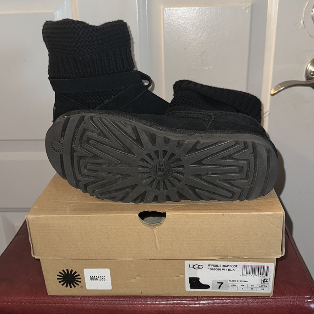 Ugg - Picture 4 of 4